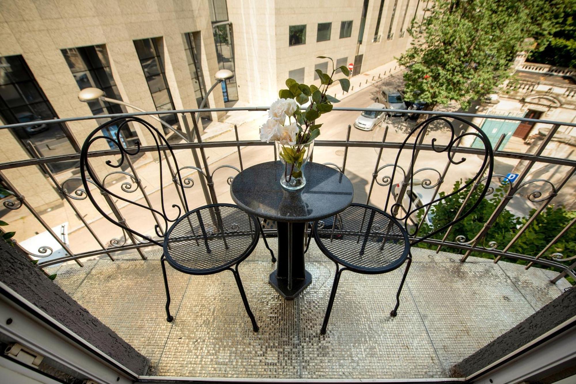 Centrally Located 2Br Apartment With Balcony & Unique Design Бухарест Экстерьер фото